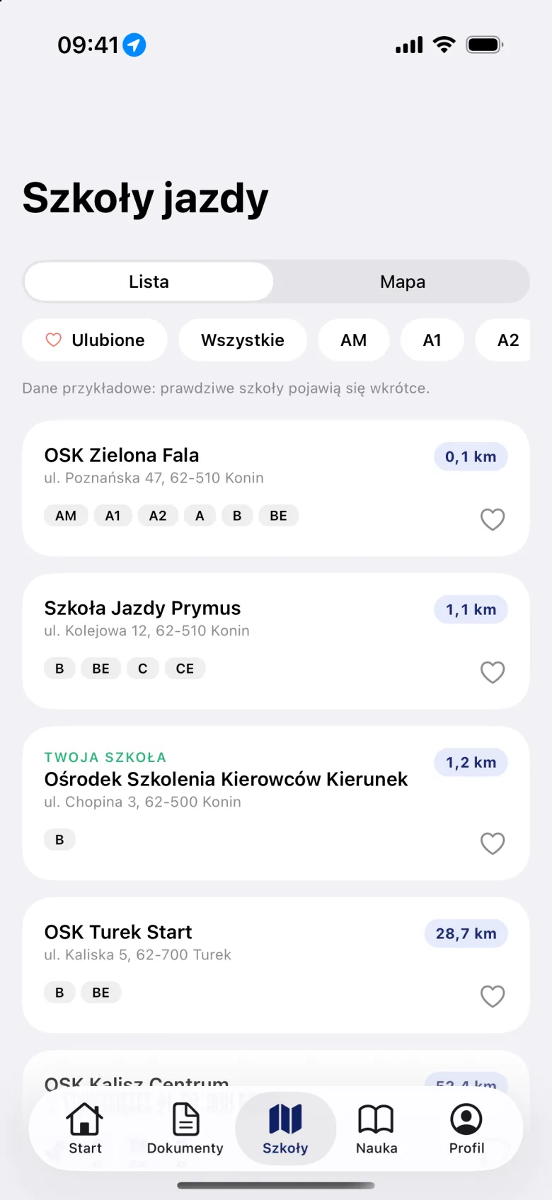 Ekran Szkoły: szkoły jazdy w okolicy z odległością i kategoriami